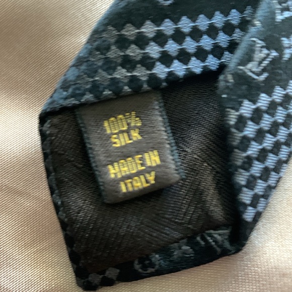 Louis Vuitton tie - Picture 3 of 6